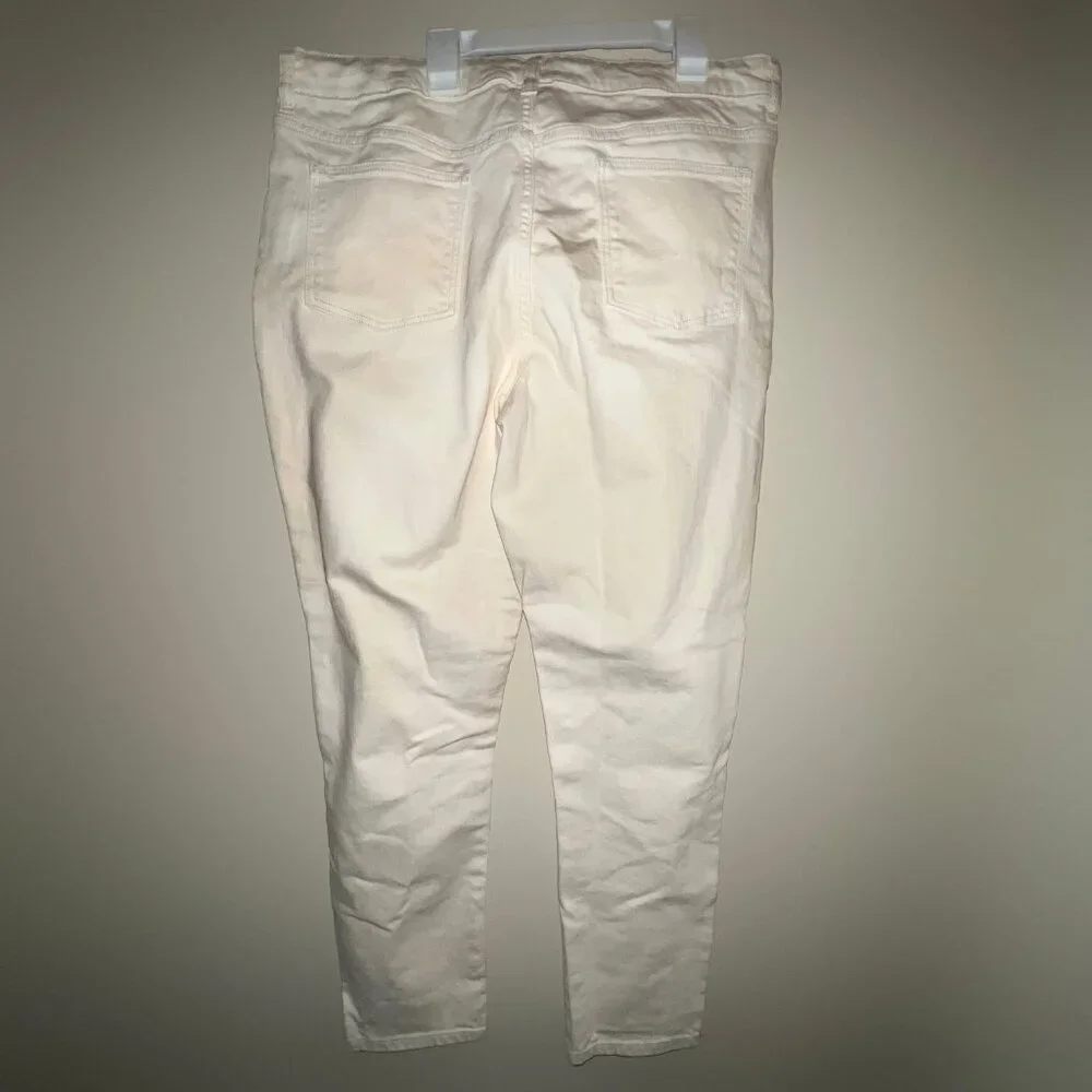 NWT Art Class High Rise Tapered Leg Cropped Jeans